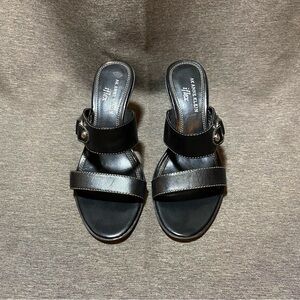 ANNE KLEIN faux patent leather heels